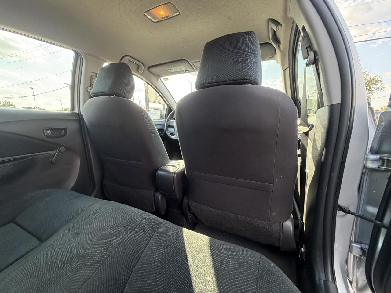 Toyota Yaris Sedan 4-Speed AT 2010