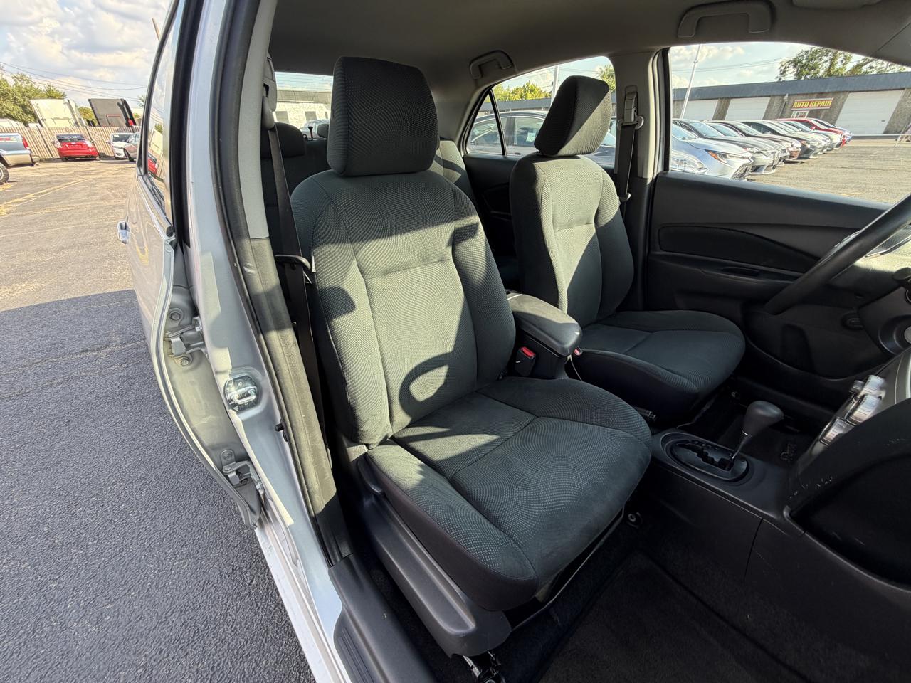 Toyota Yaris Sedan 4-Speed AT 2010