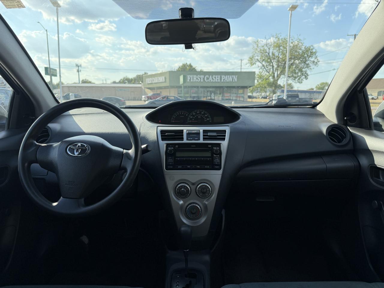Toyota Yaris Sedan 4-Speed AT 2010