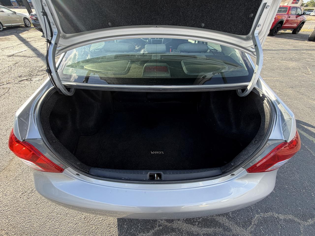 Toyota Yaris Sedan 4-Speed AT 2010