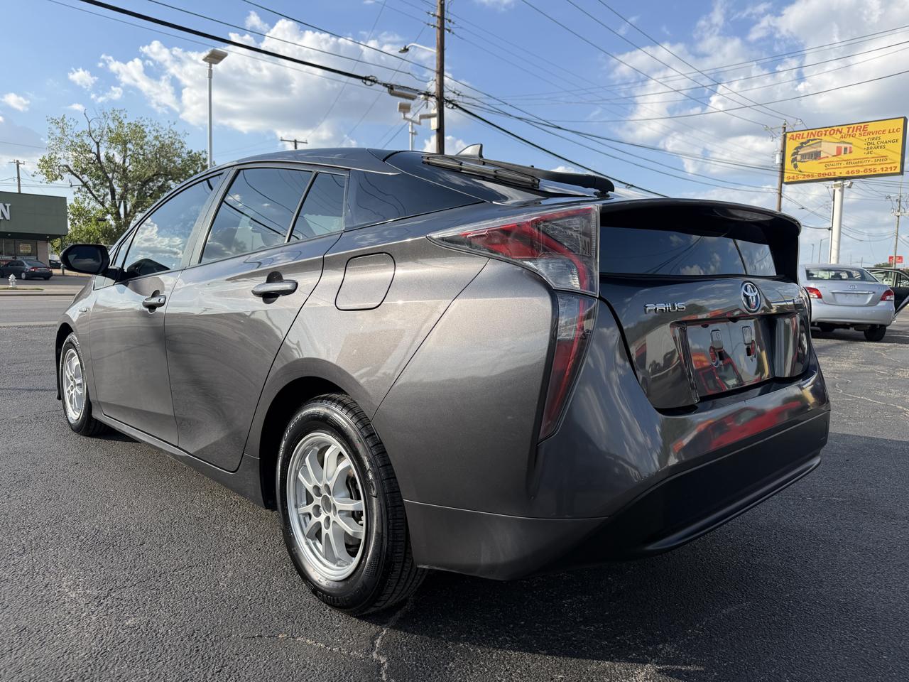 Toyota Prius Two 2017