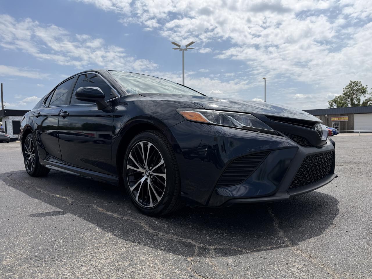 Toyota Camry SE 2019