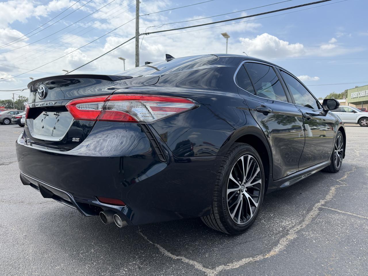 Toyota Camry SE 2019