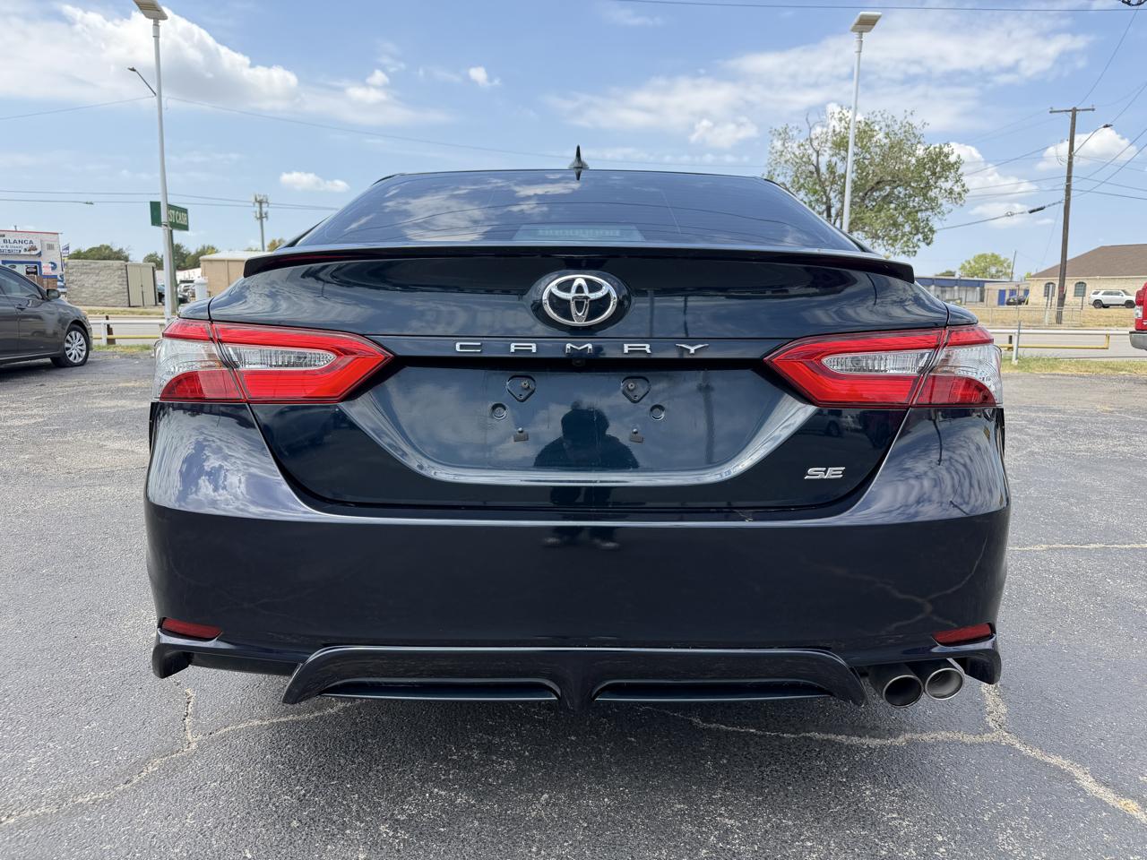 Toyota Camry SE 2019