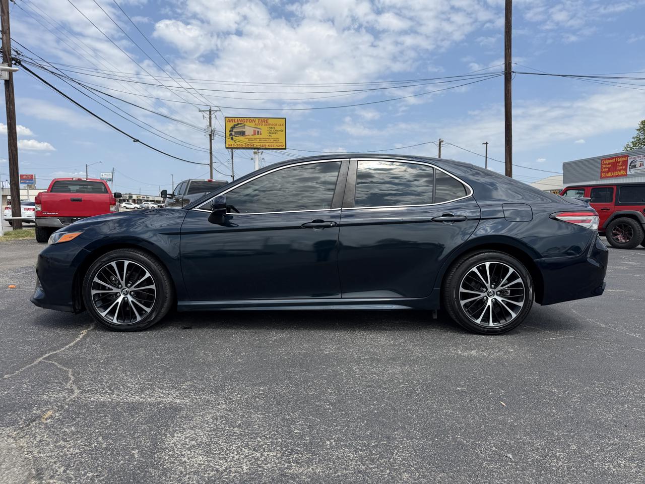 Toyota Camry SE 2019