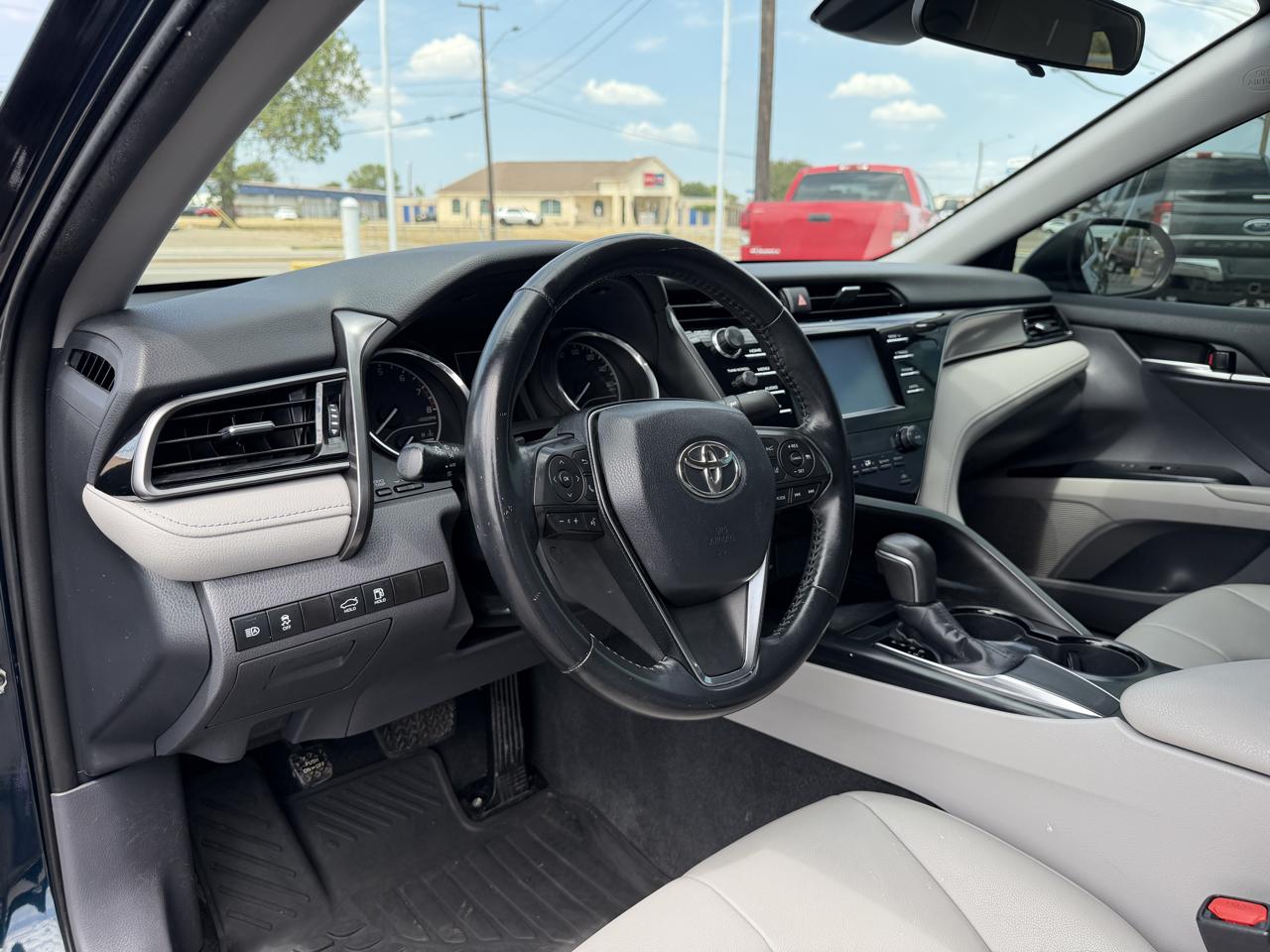 Toyota Camry SE 2019