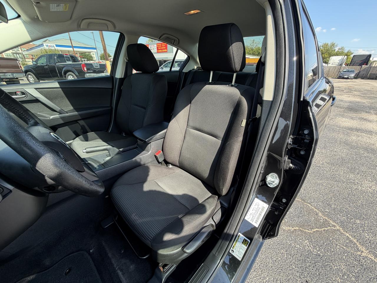 Mazda MAZDA3 i Touring 4-door 2012