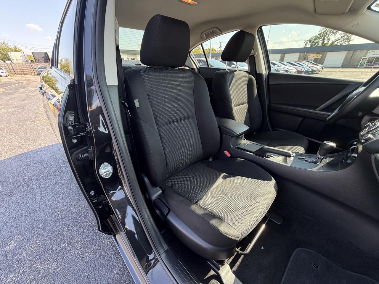 Mazda MAZDA3 i Touring 4-door 2012