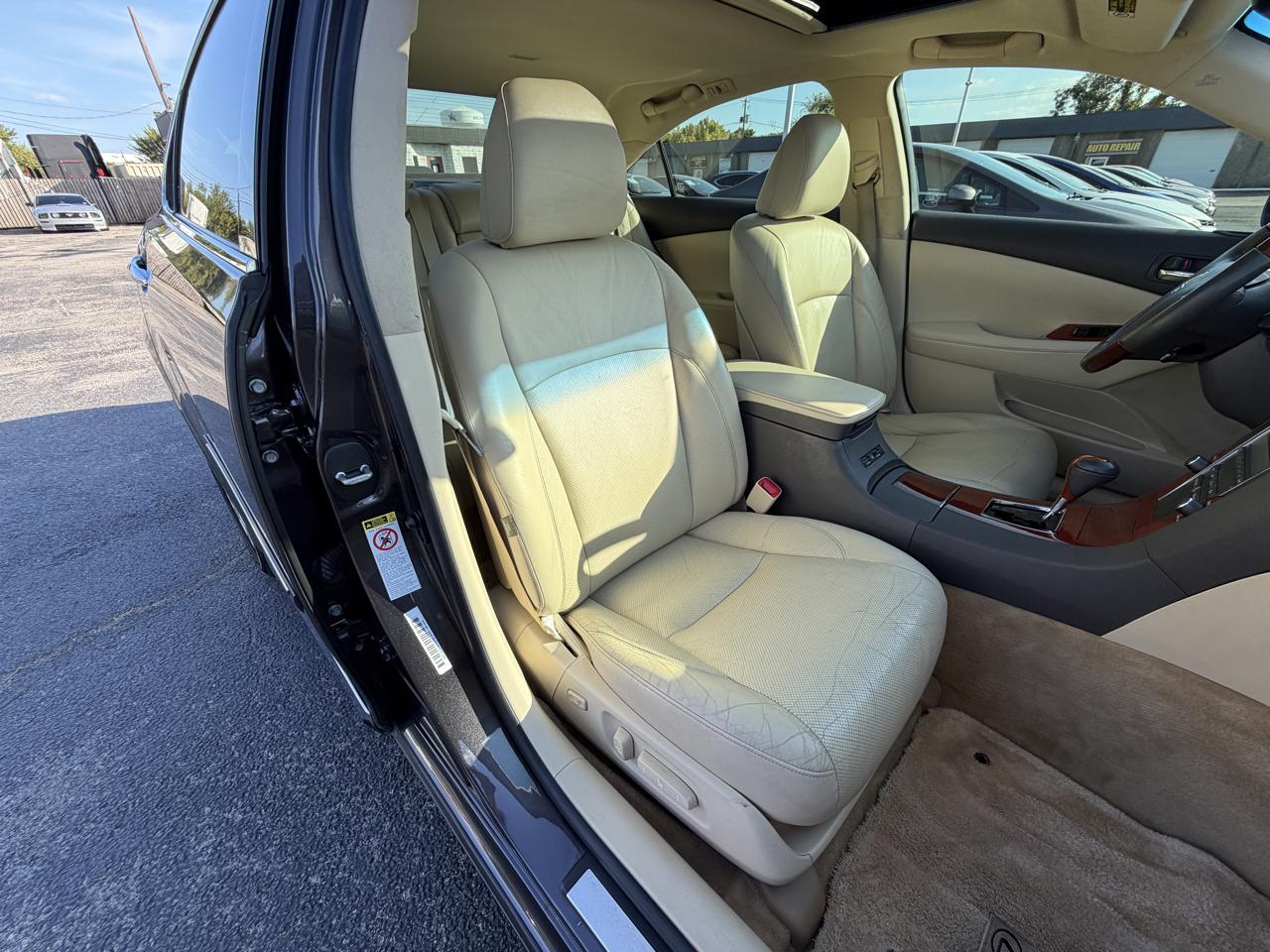 Lexus ES 350 Sedan 2012