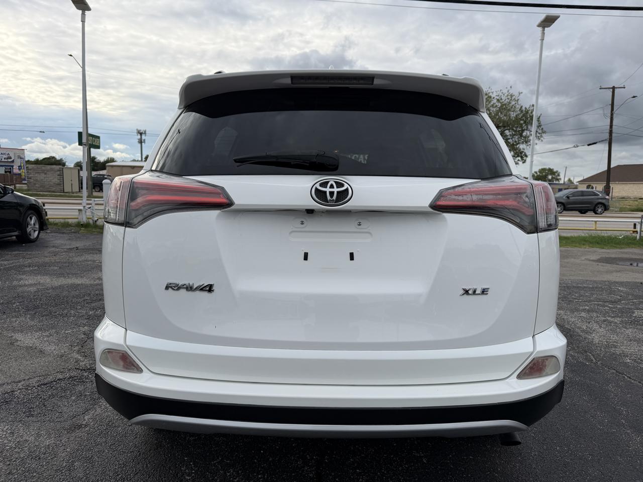 Toyota RAV4 XLE FWD 2016