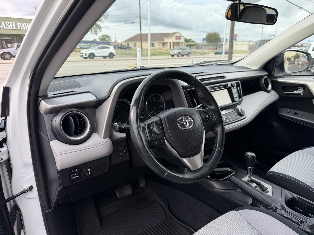Toyota RAV4 XLE FWD 2016