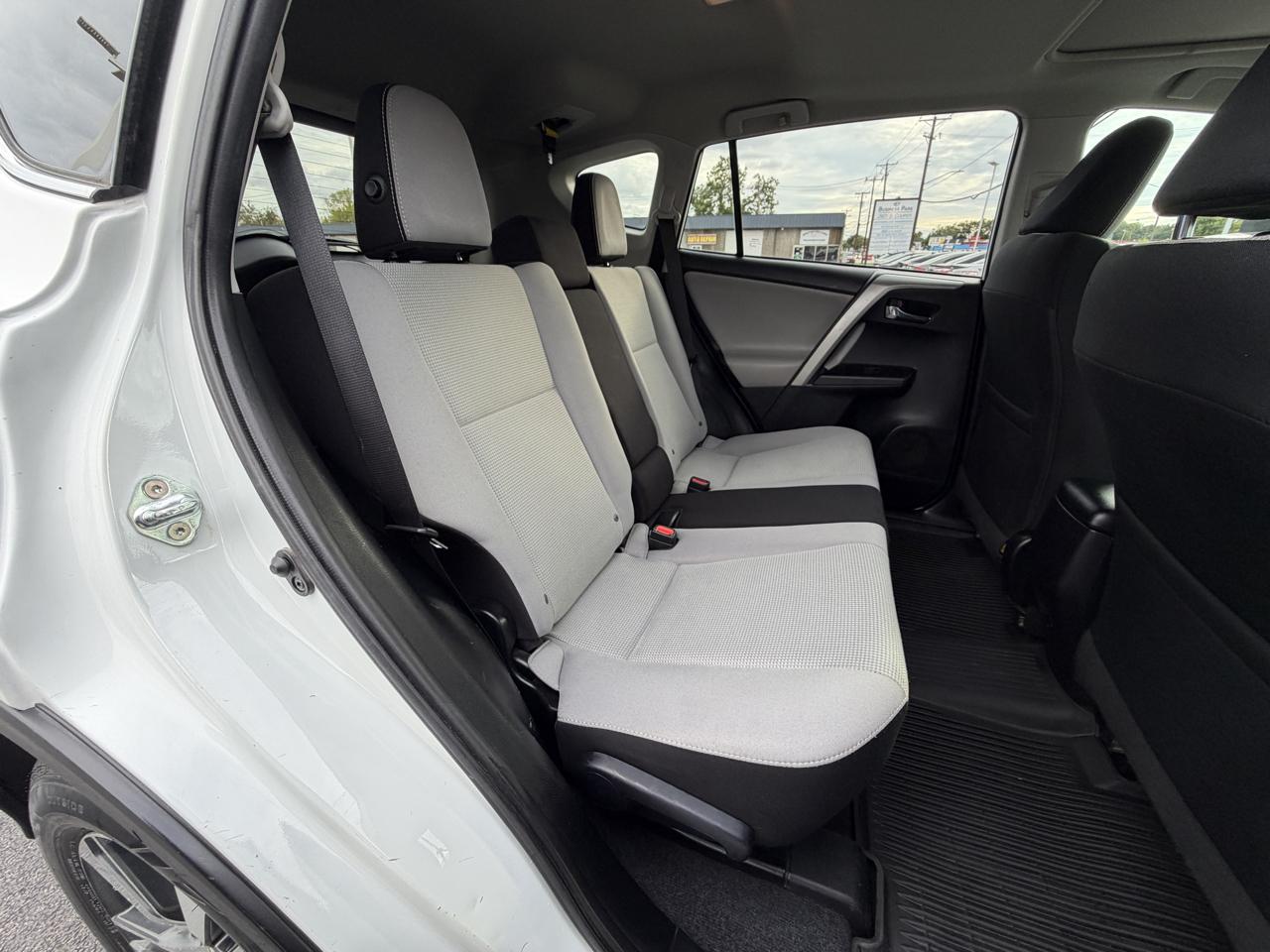 Toyota RAV4 XLE FWD 2016