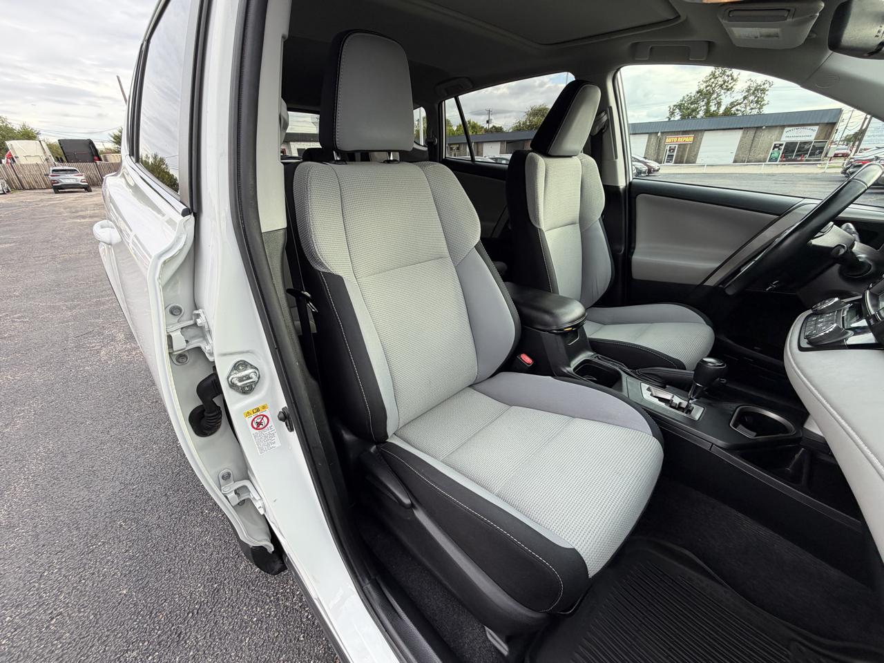 Toyota RAV4 XLE FWD 2016