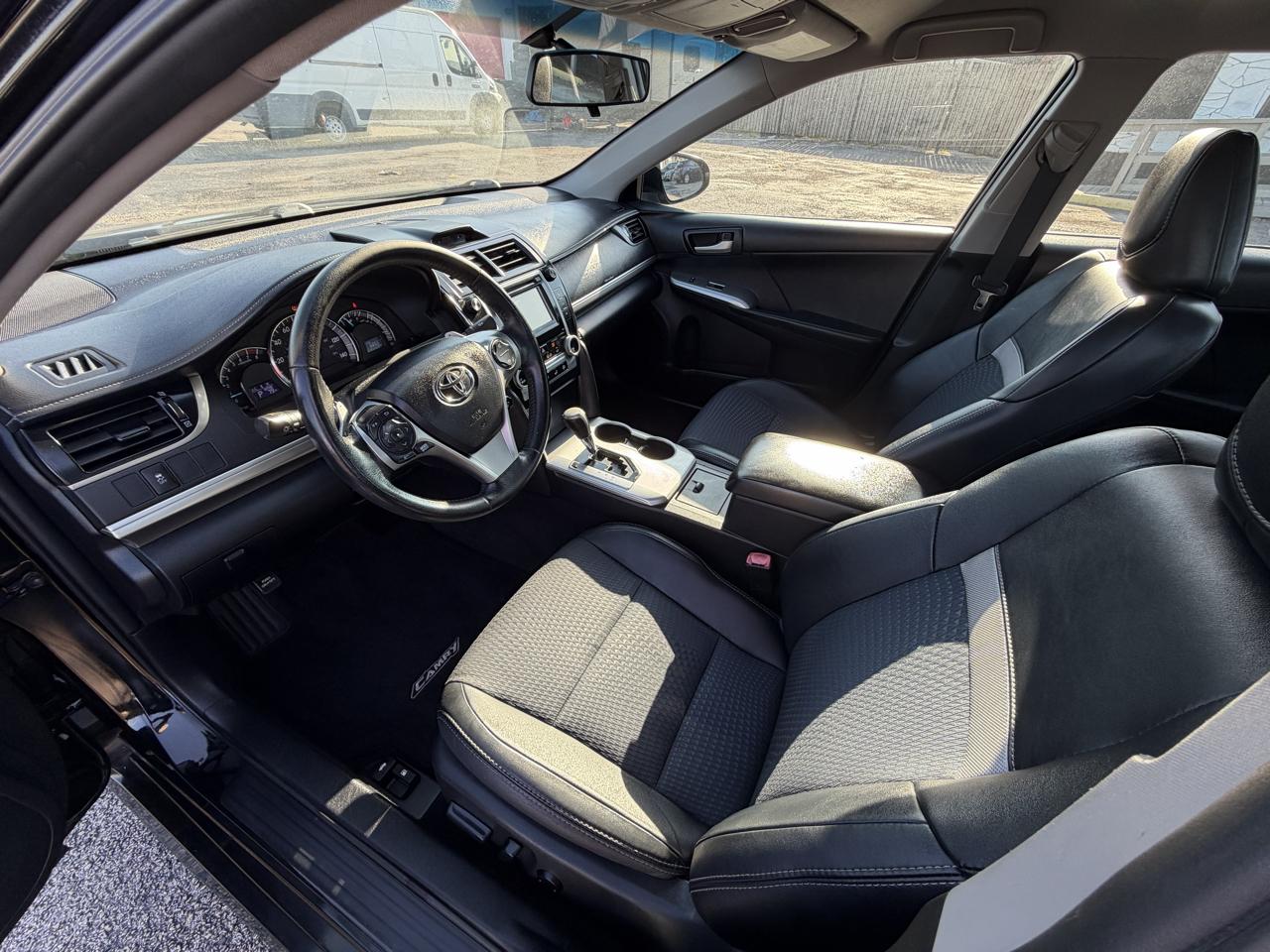 Toyota Camry SE 2012