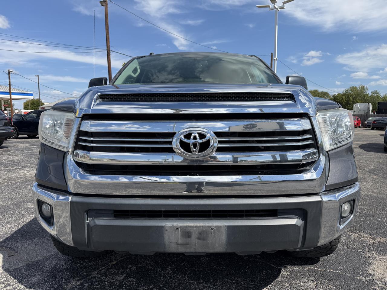 Toyota Tundra SR5 5.7L V8 FFV CrewMax 4WD 2017