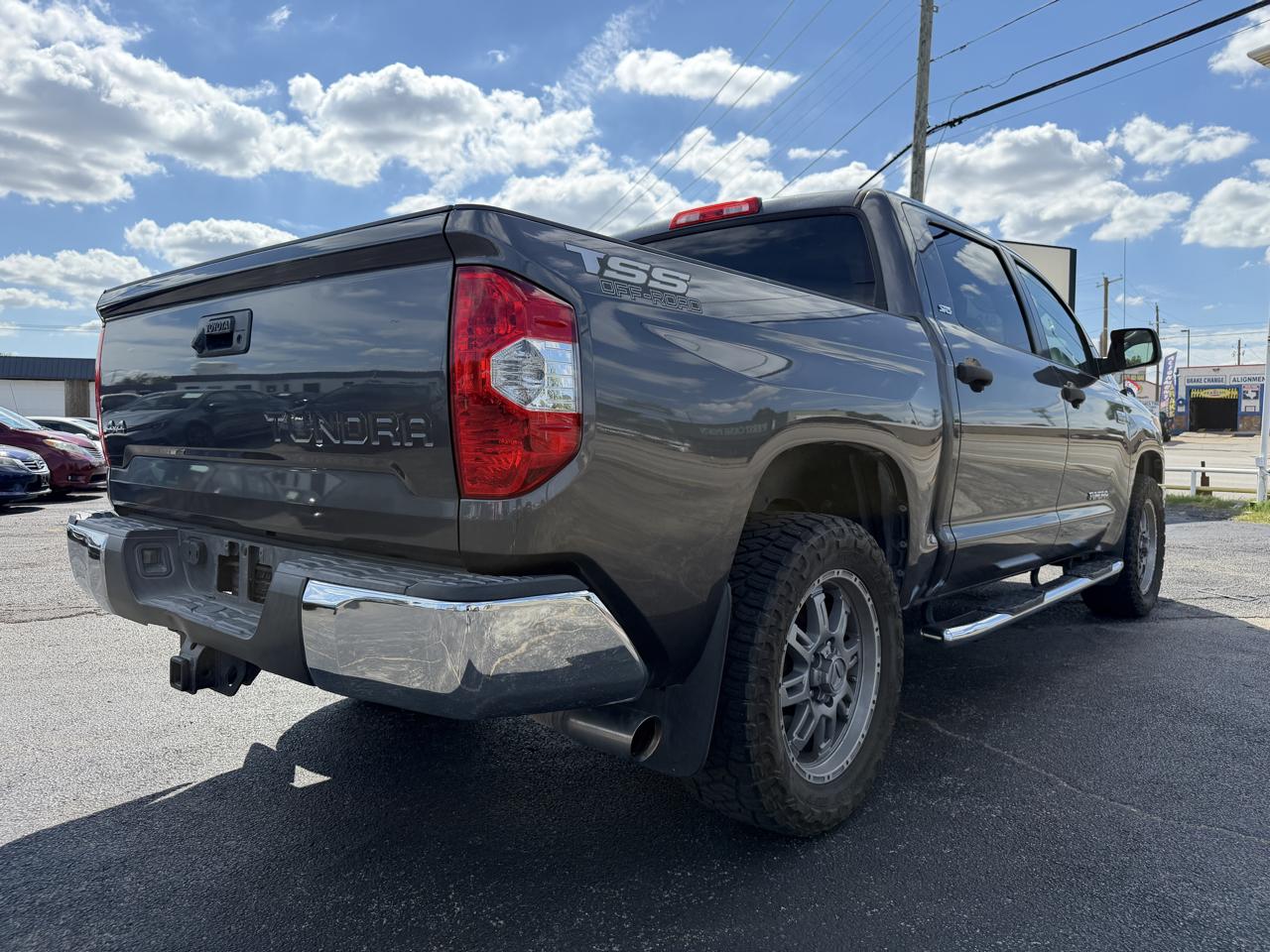 Toyota Tundra SR5 5.7L V8 FFV CrewMax 4WD 2017