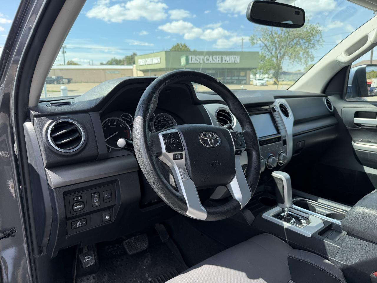 Toyota Tundra SR5 5.7L V8 FFV CrewMax 4WD 2017