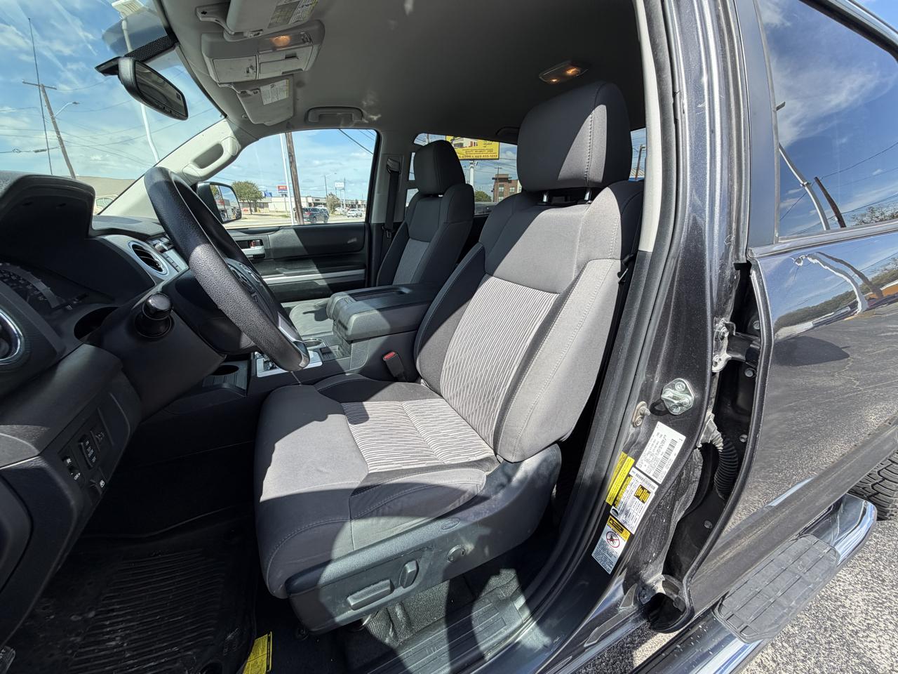 Toyota Tundra SR5 5.7L V8 FFV CrewMax 4WD 2017