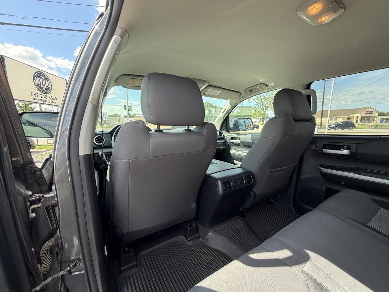 Toyota Tundra SR5 5.7L V8 FFV CrewMax 4WD 2017