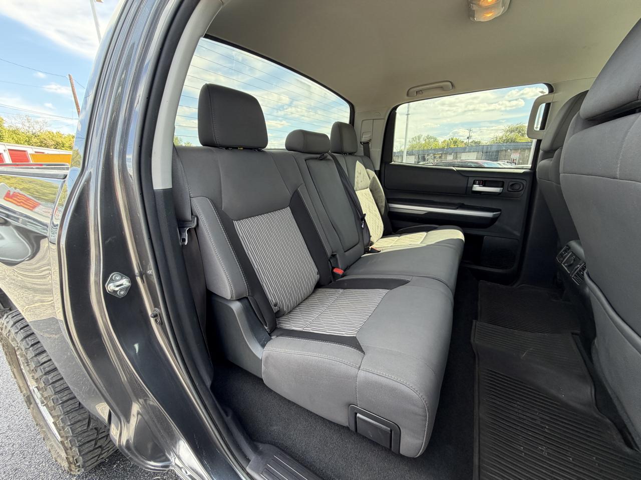 Toyota Tundra SR5 5.7L V8 FFV CrewMax 4WD 2017