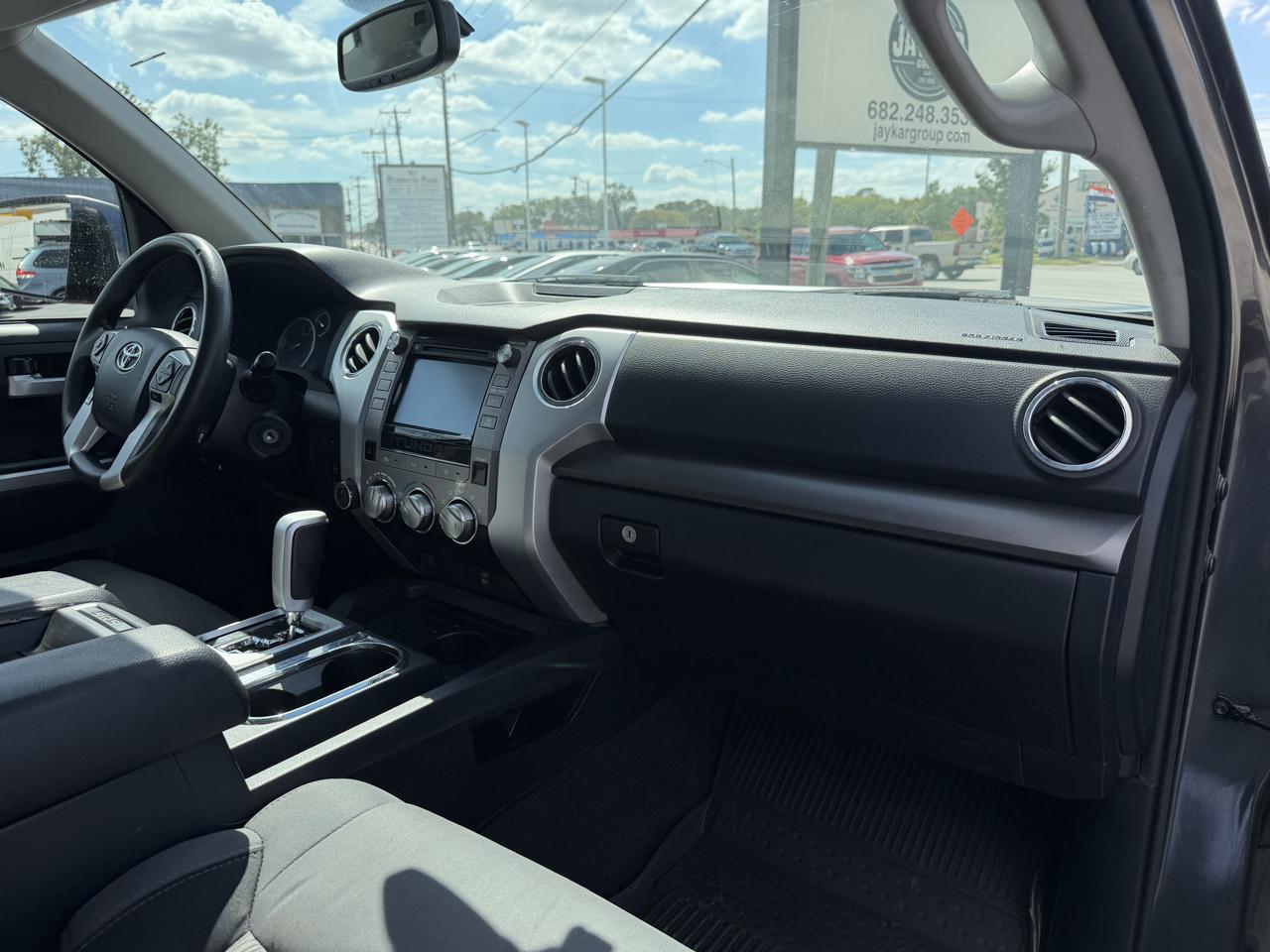 Toyota Tundra SR5 5.7L V8 FFV CrewMax 4WD 2017
