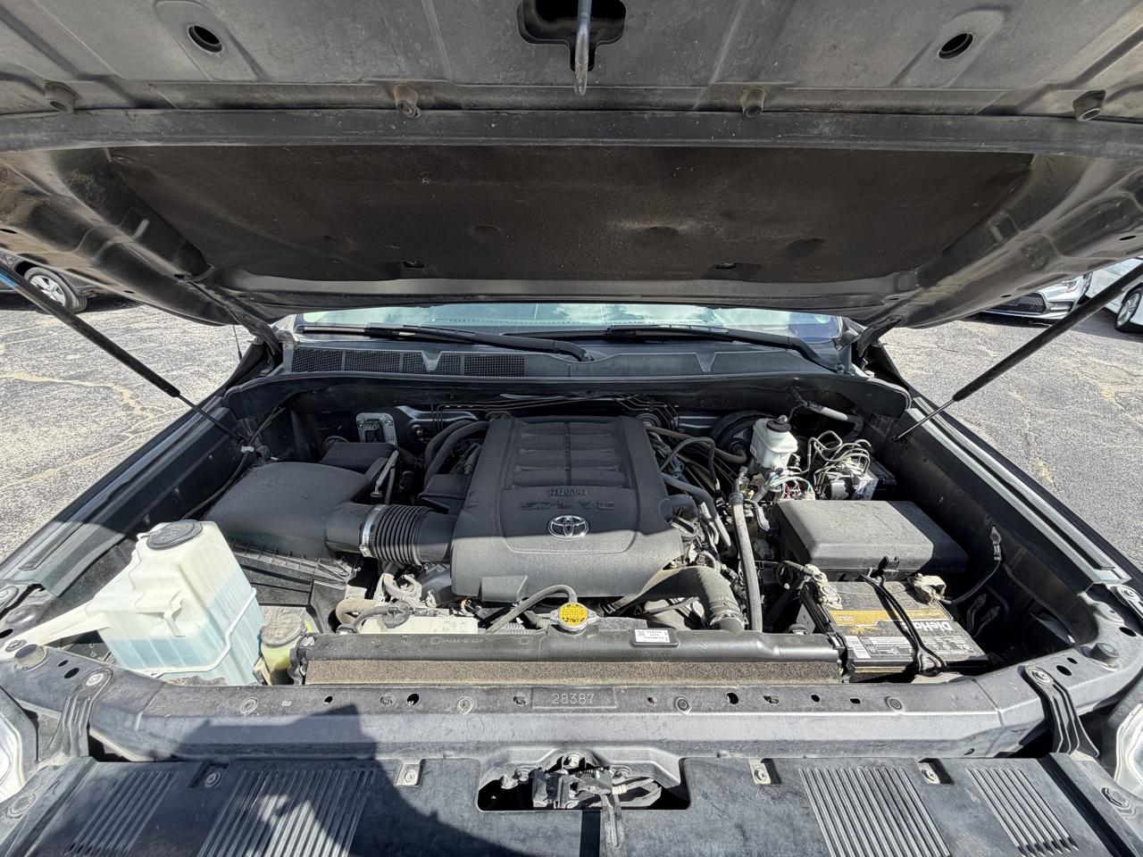 Toyota Tundra SR5 5.7L V8 FFV CrewMax 4WD 2017