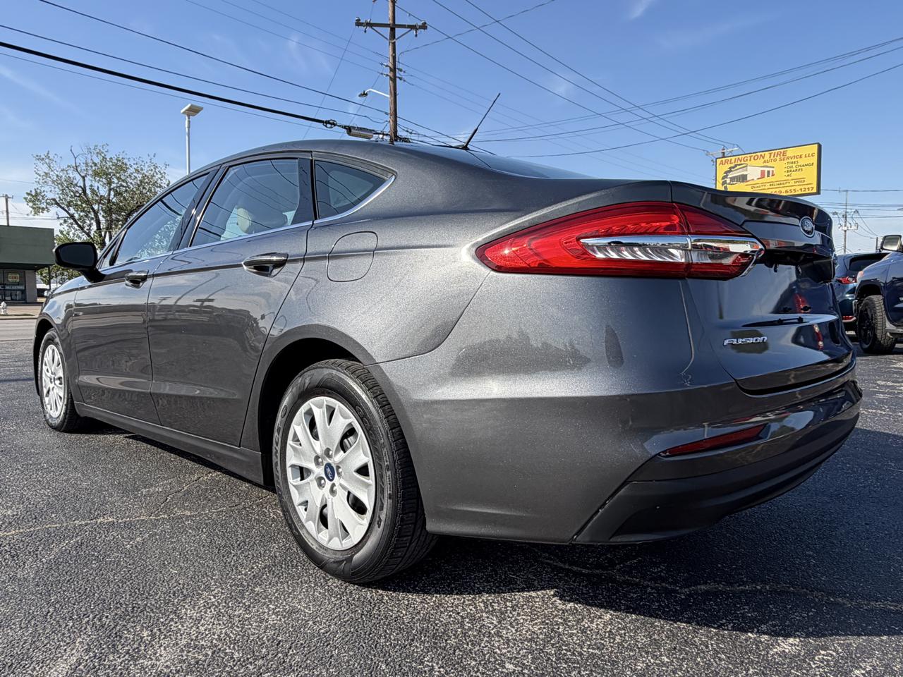 Ford Fusion S 2019