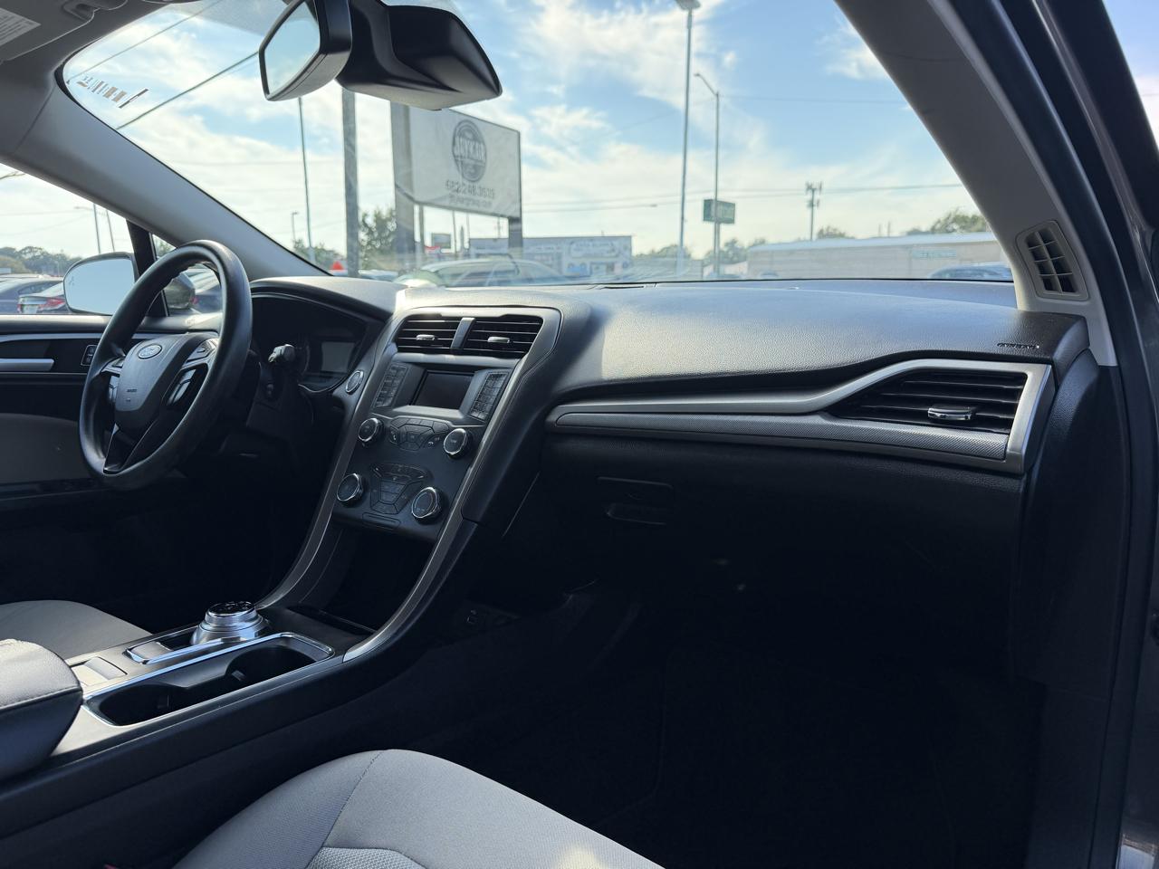 Ford Fusion S 2019