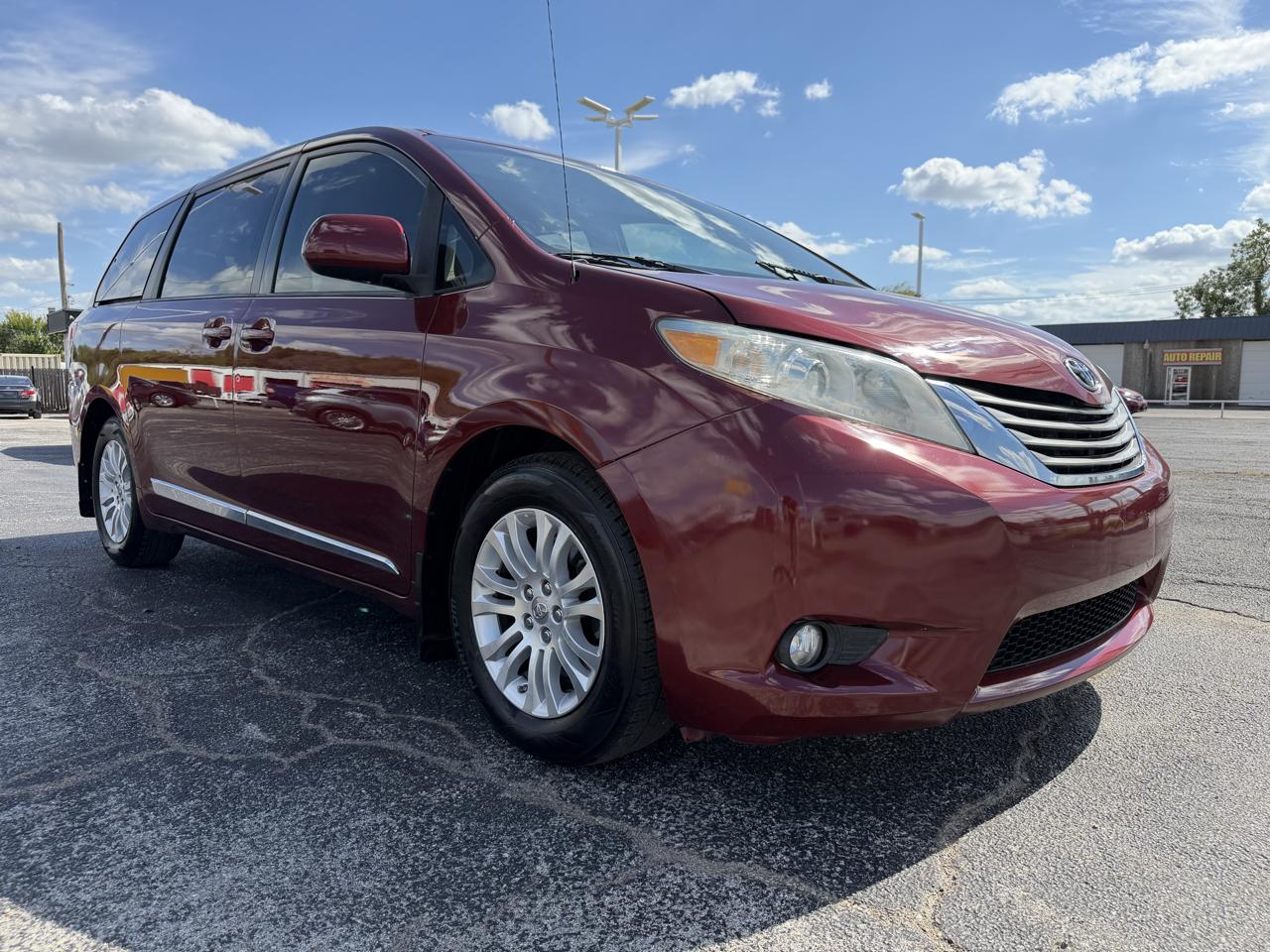 Toyota Sienna XLE FWD 8-Passenger V6 2012