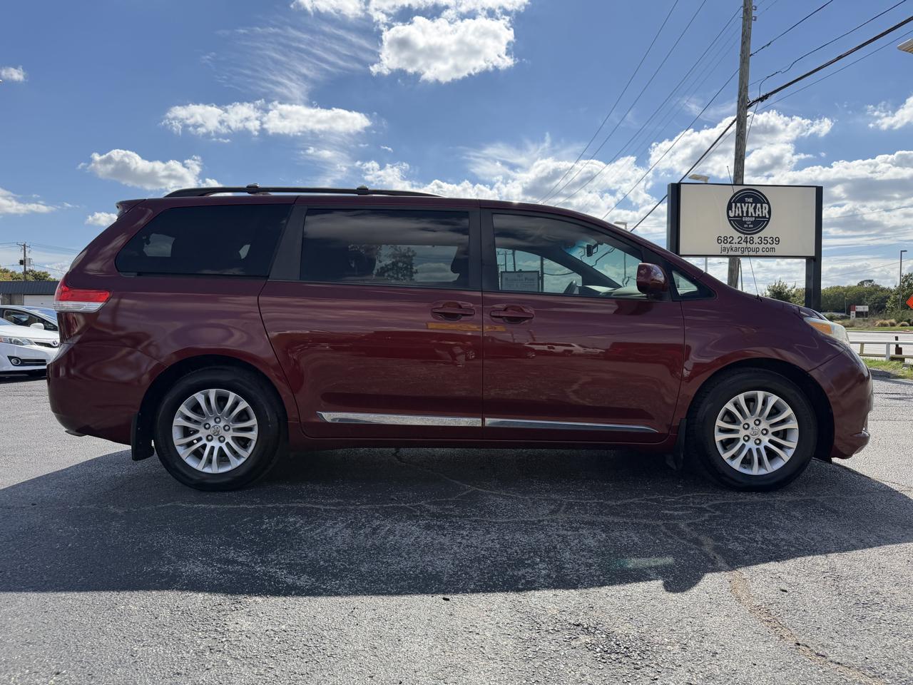 Toyota Sienna XLE FWD 8-Passenger V6 2012