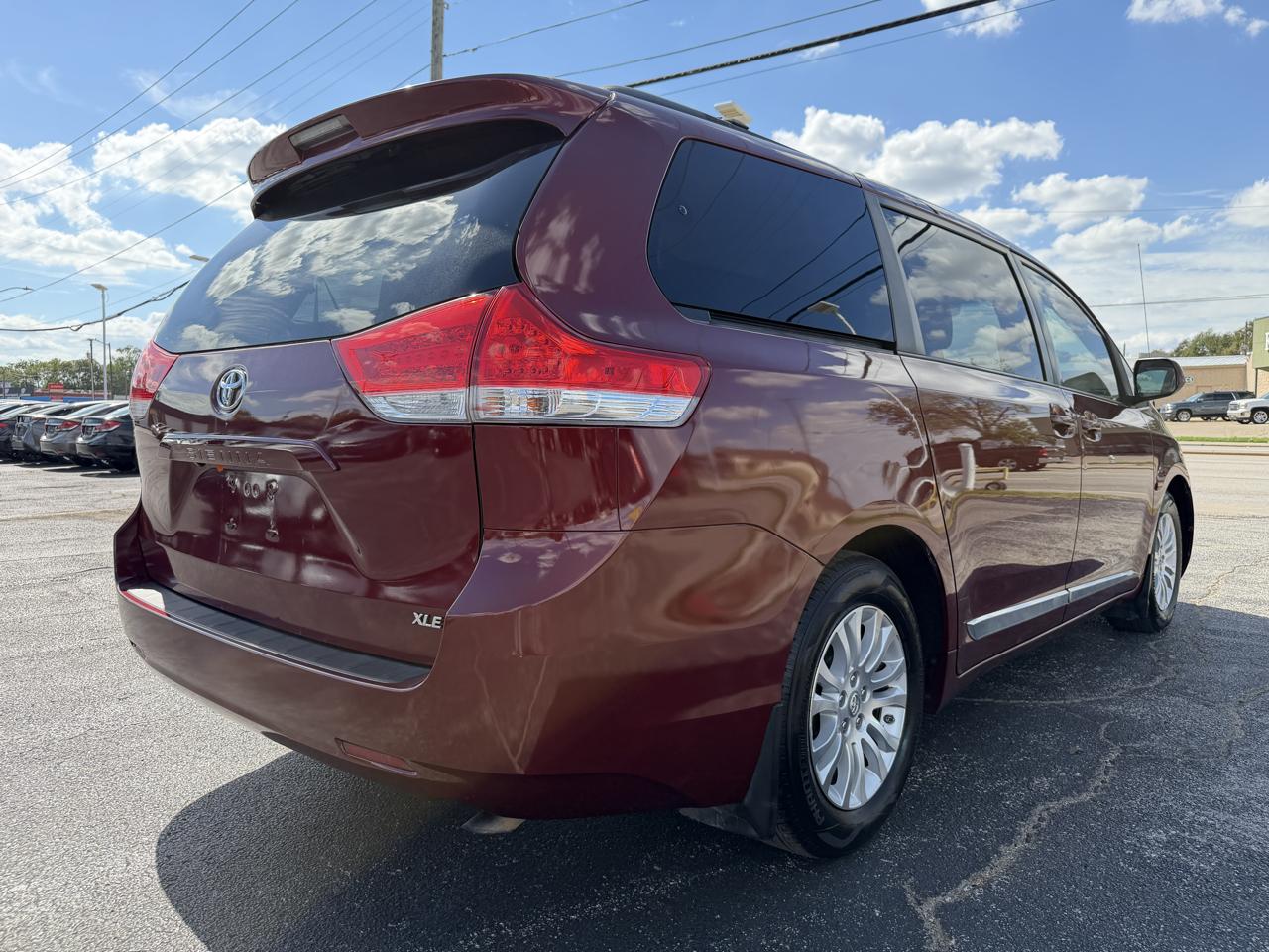Toyota Sienna XLE FWD 8-Passenger V6 2012