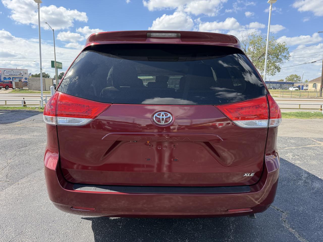 Toyota Sienna XLE FWD 8-Passenger V6 2012