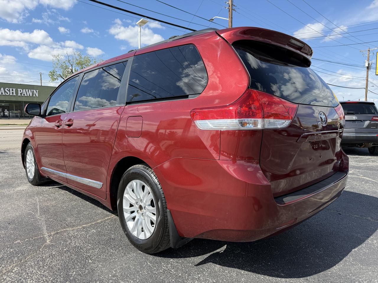 Toyota Sienna XLE FWD 8-Passenger V6 2012