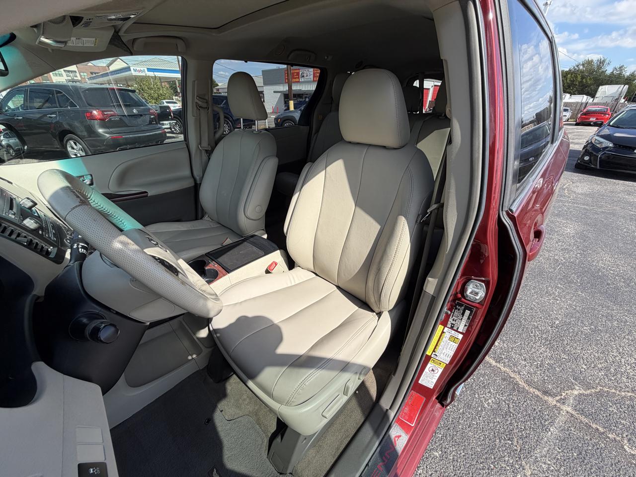 Toyota Sienna XLE FWD 8-Passenger V6 2012