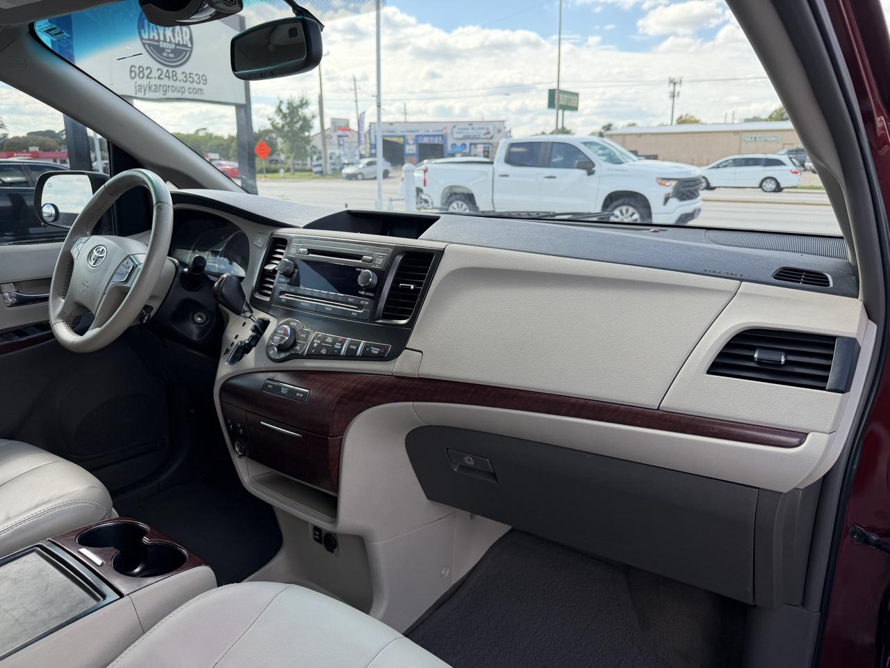 Toyota Sienna XLE FWD 8-Passenger V6 2012