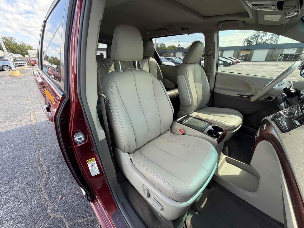 Toyota Sienna XLE FWD 8-Passenger V6 2012
