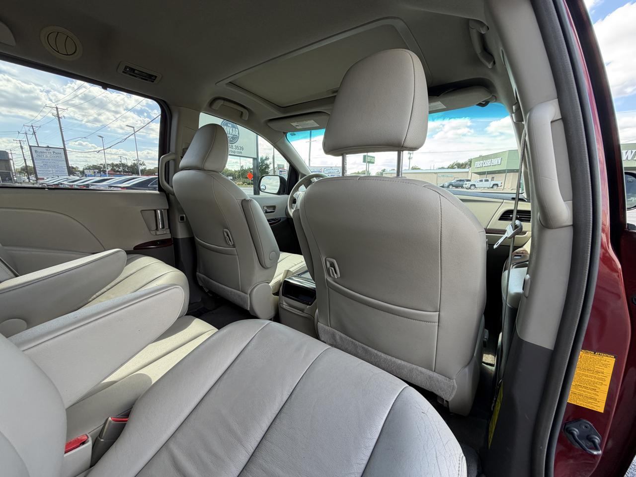 Toyota Sienna XLE FWD 8-Passenger V6 2012
