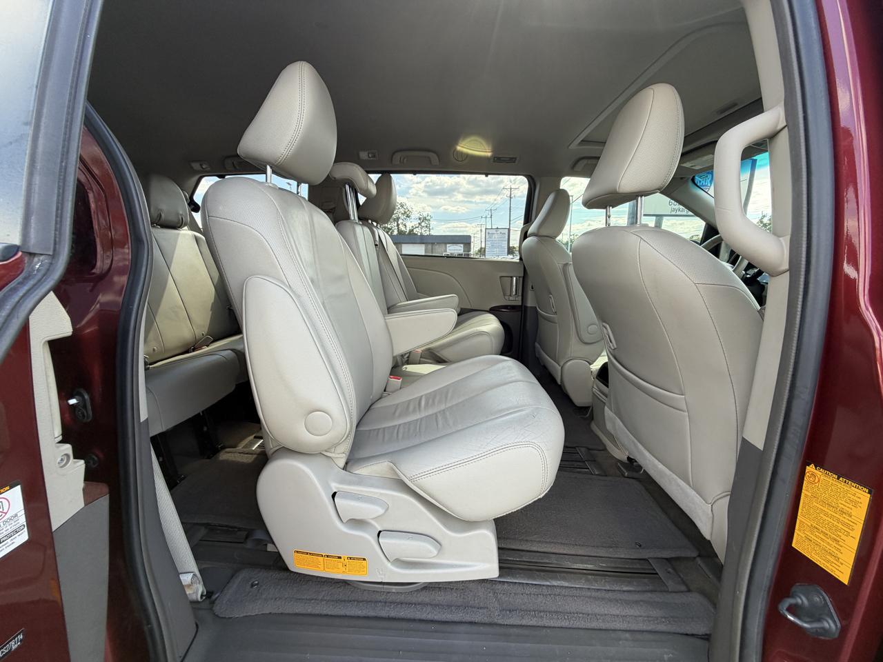 Toyota Sienna XLE FWD 8-Passenger V6 2012