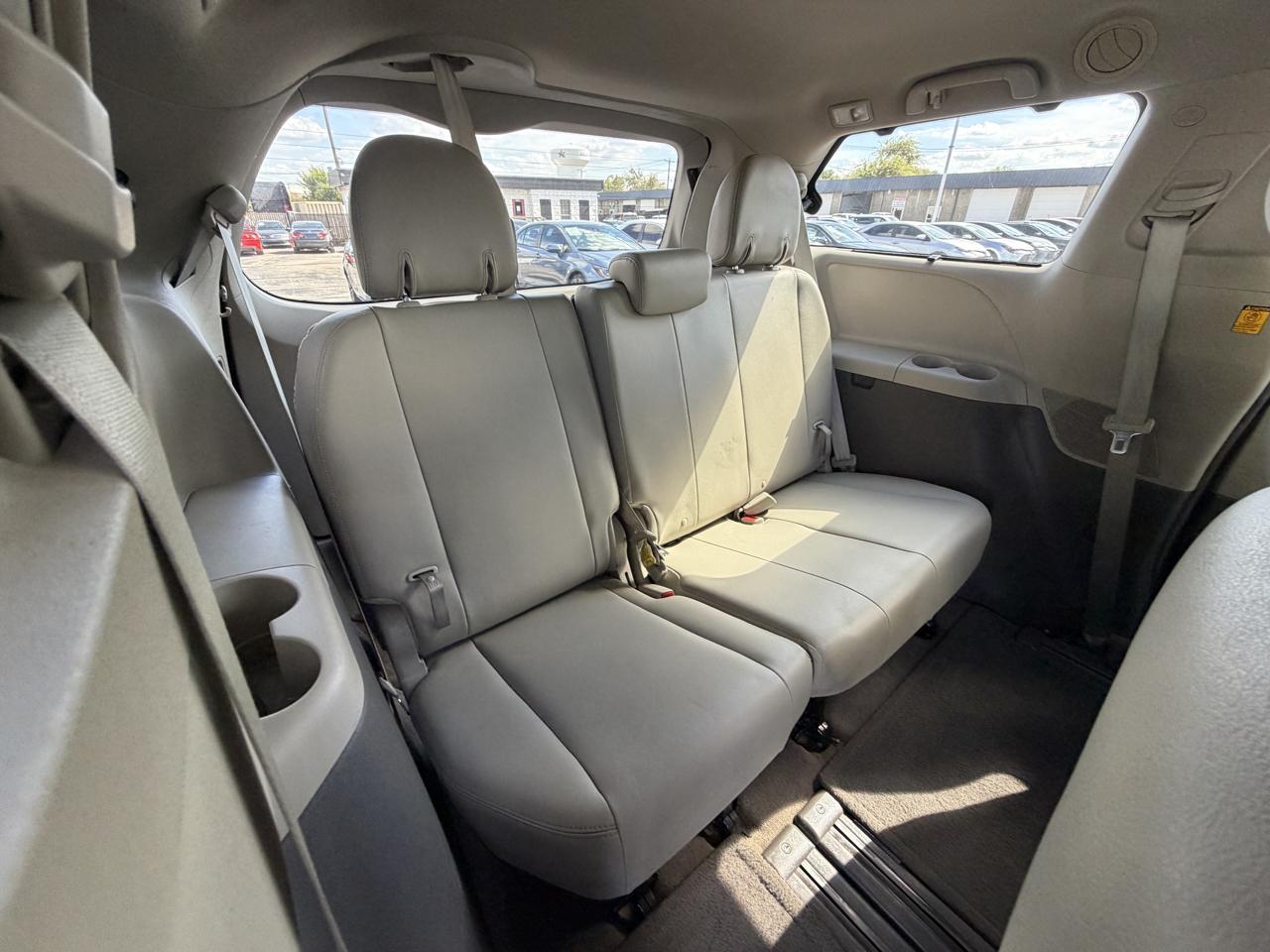 Toyota Sienna XLE FWD 8-Passenger V6 2012