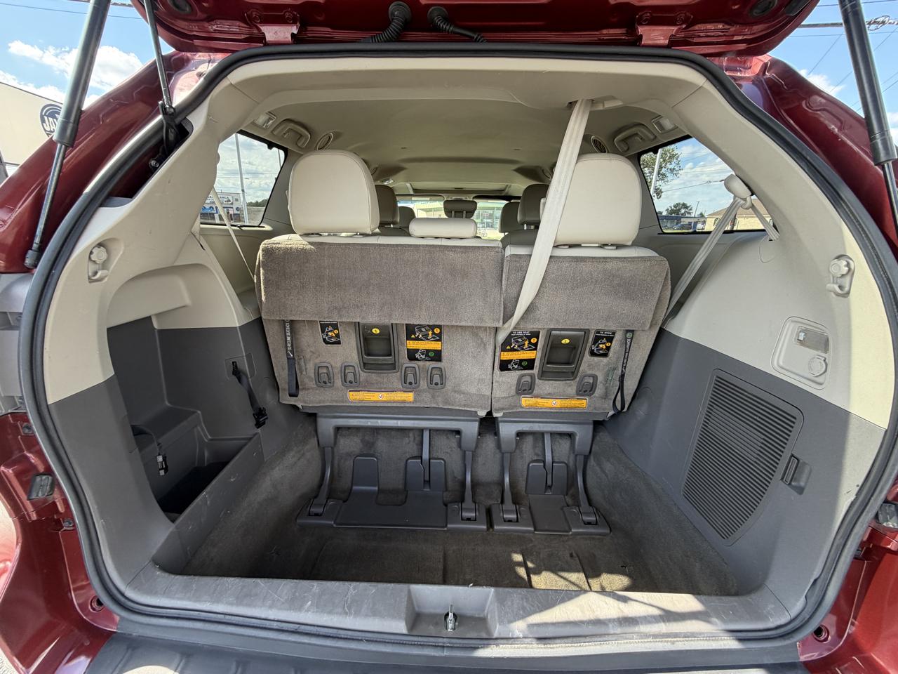Toyota Sienna XLE FWD 8-Passenger V6 2012