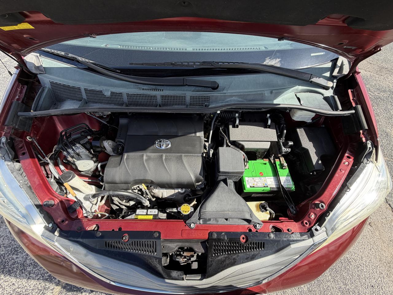 Toyota Sienna XLE FWD 8-Passenger V6 2012