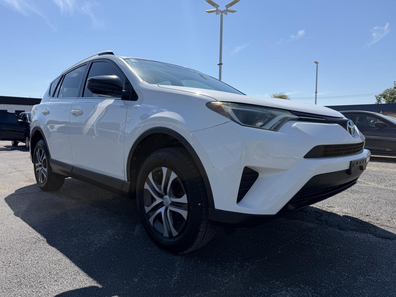 Toyota RAV4 LE FWD 2016