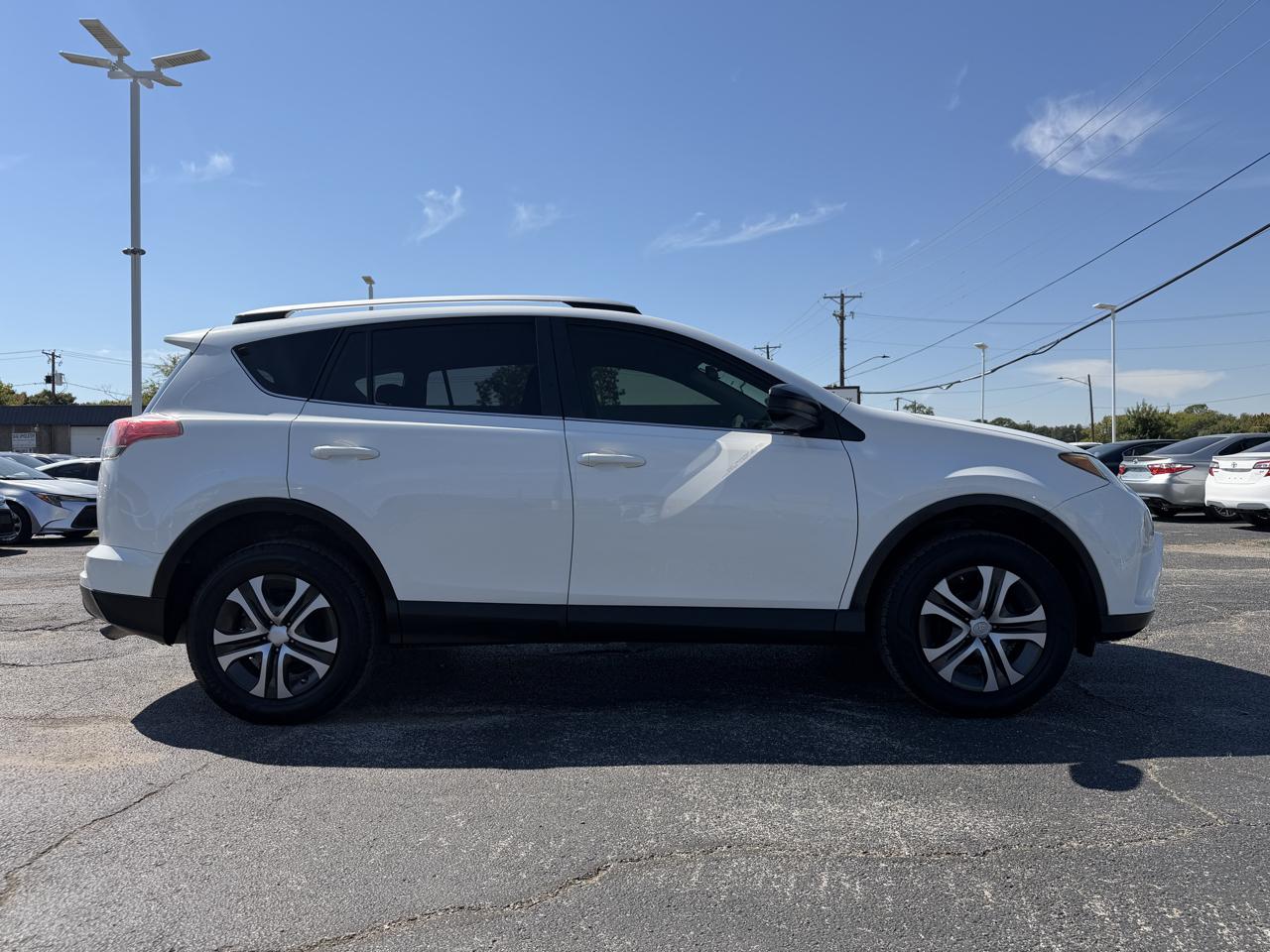 Toyota RAV4 LE FWD 2016
