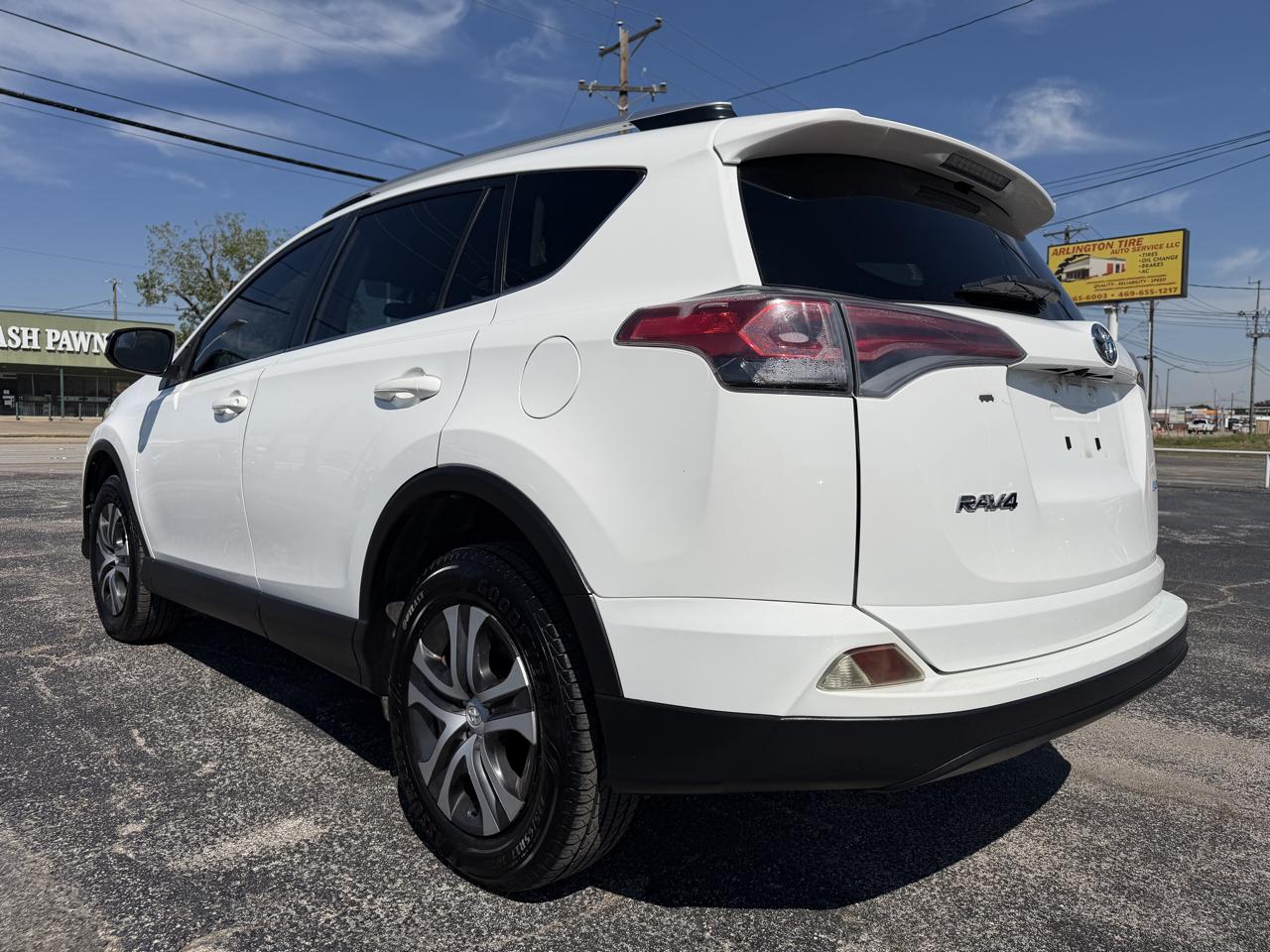 Toyota RAV4 LE FWD 2016