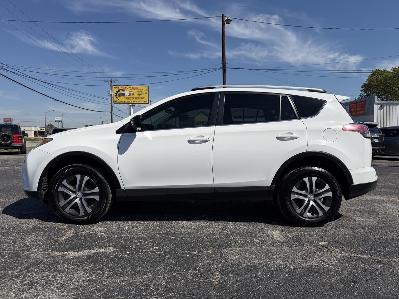 Toyota RAV4 LE FWD 2016
