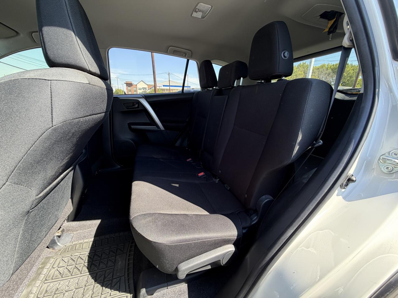 Toyota RAV4 LE FWD 2016