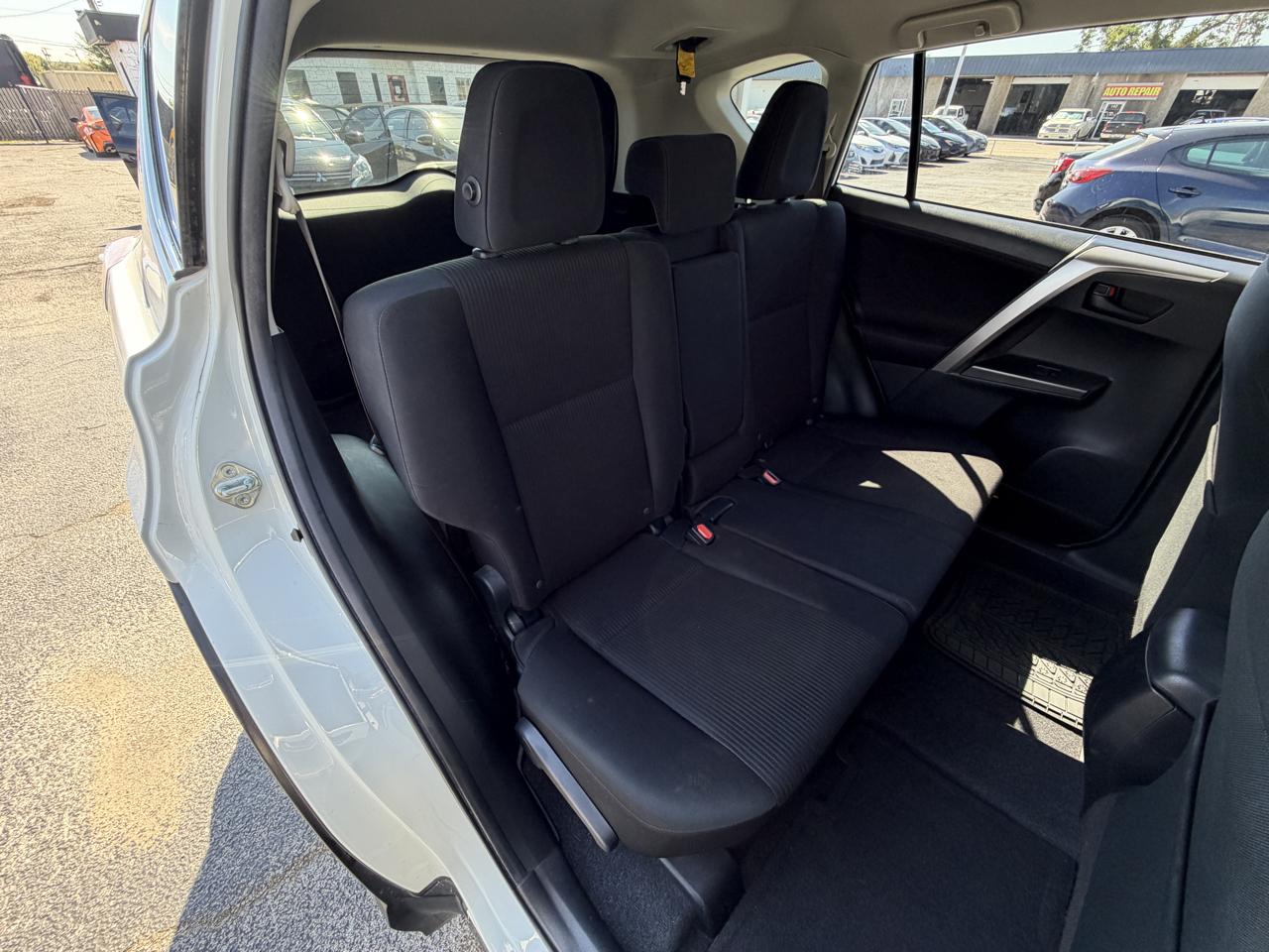 Toyota RAV4 LE FWD 2016