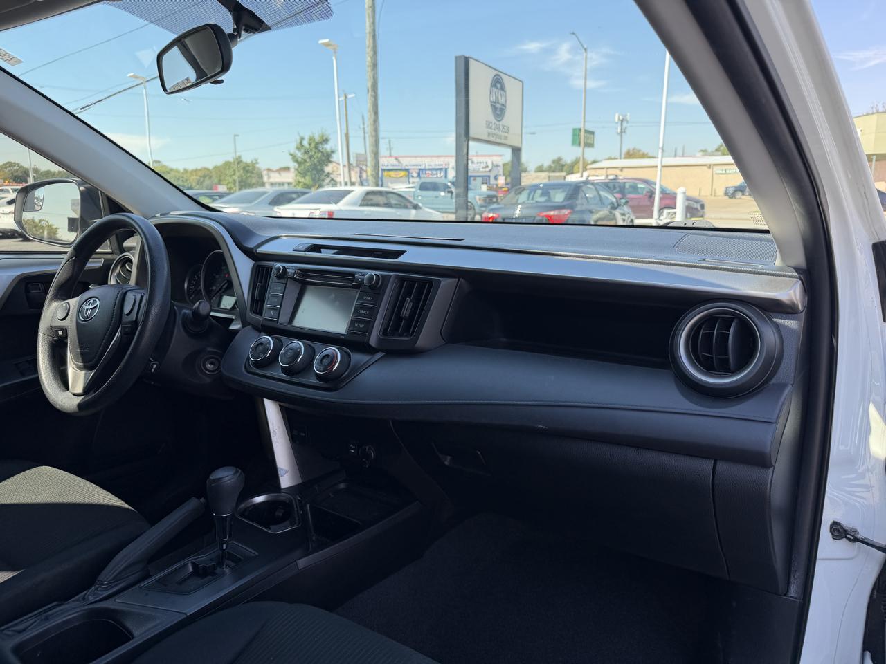 Toyota RAV4 LE FWD 2016