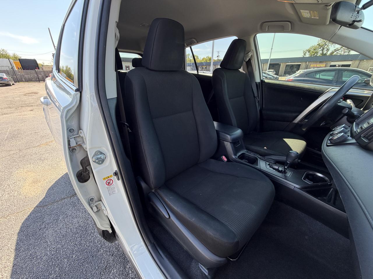 Toyota RAV4 LE FWD 2016