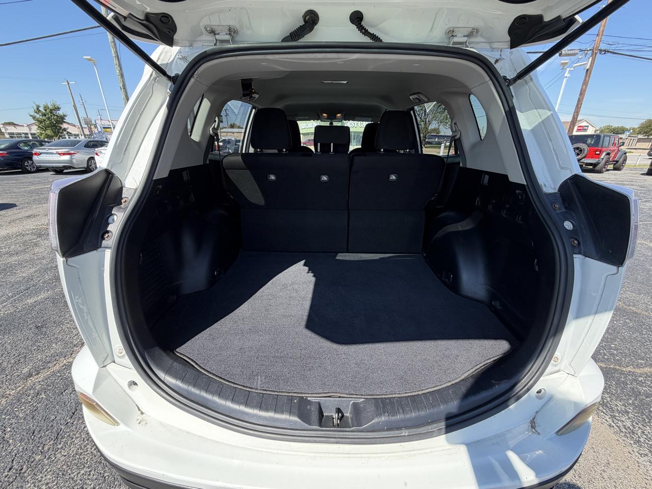 Toyota RAV4 LE FWD 2016